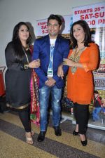 Geeta Kapoor,Farah Khan promotes Joker on the sets of ZEE Lil Masters in Famous on 20th Aug 2012 (70).JPG